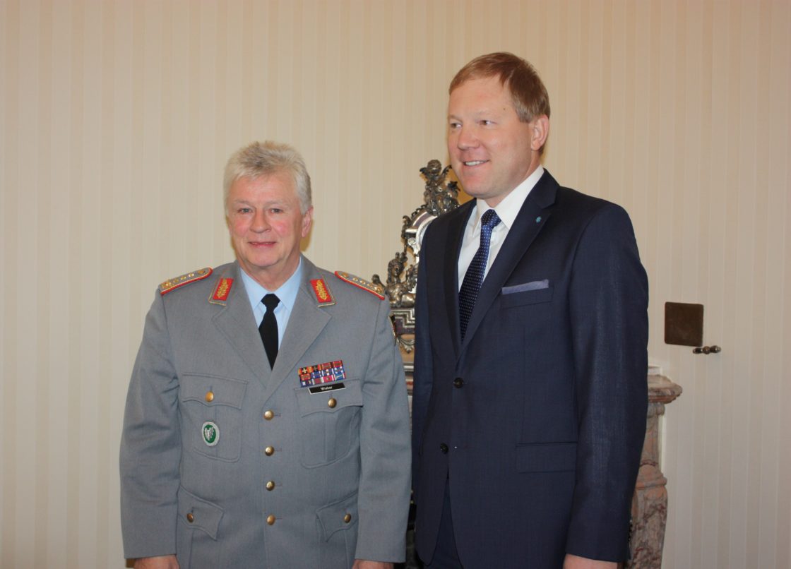 Väliskomisjoni esimees Marko Mihkelson ja Saksamaa Liitvabariigi relvajõudude (Bundeswehr) staabiülem kindral Volker Wieker